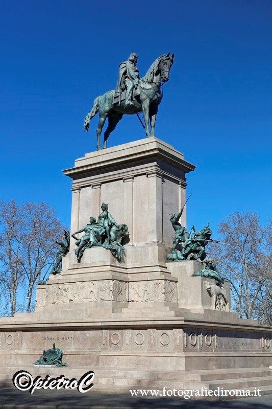 Statua a Garibaldi al Gianicolo